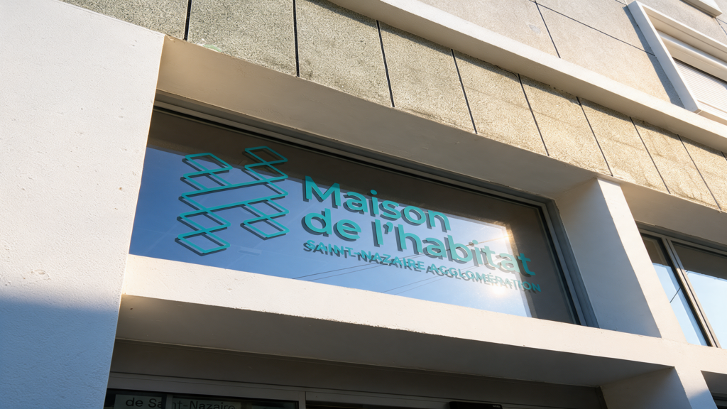 Maison de l'habitat à Saint-Nazaire porte